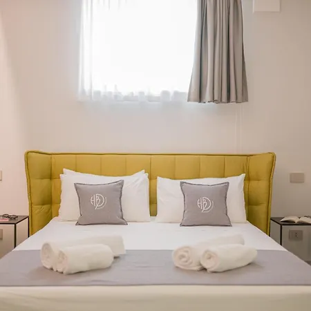 Dbhousetaormina *